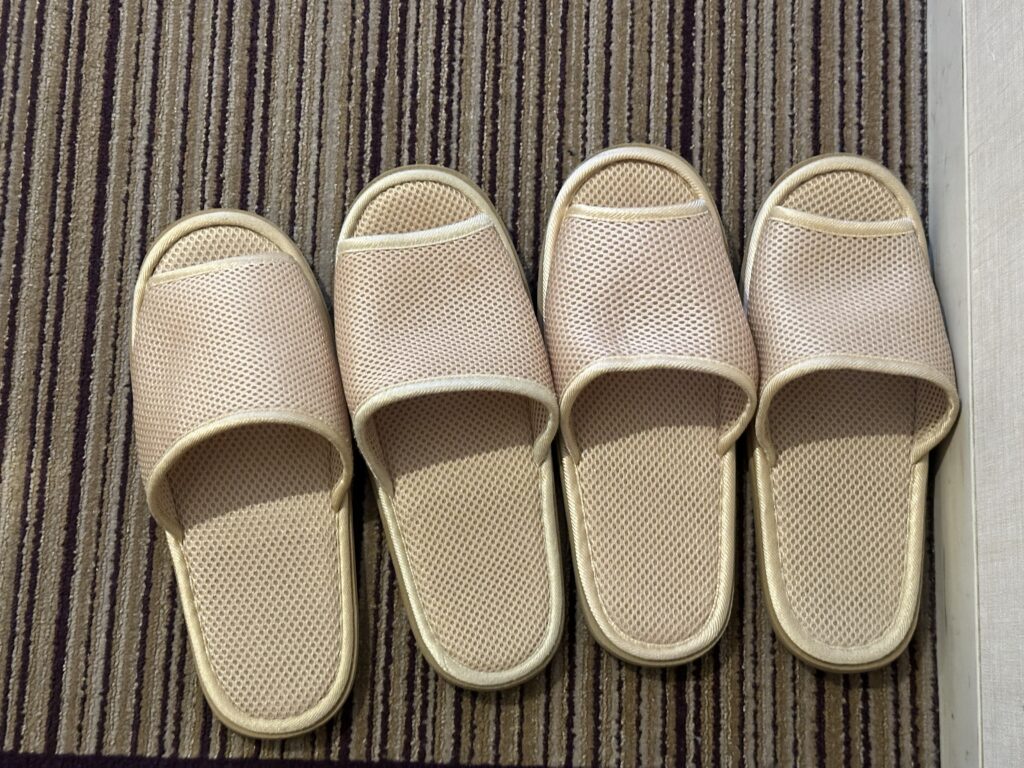 シンギュラリホテルのスリッパ
