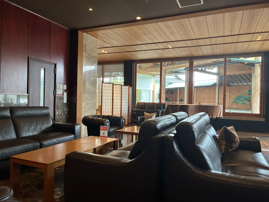 山荘神和苑(かんなわえん)のロビー