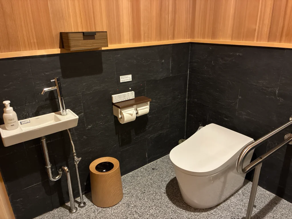 山荘神和苑(かんなわえん)のトイレ